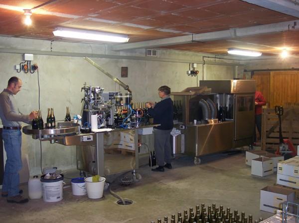 Chantier d'habillage lavage et habillage des bouteilles